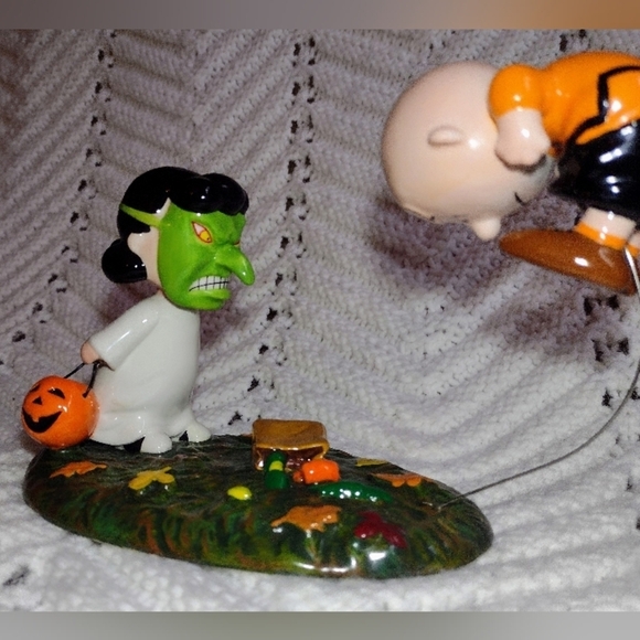 Peanuts Dept. 56 BOO! Rare Charlie  Brown Halloween Department 56 Lucy - Picture 5 of 8
